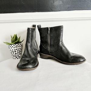 UGG Neevah boot in black